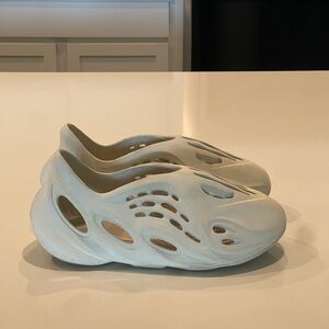 Size 9 - adidas Yeezy Foam Runner Ararat